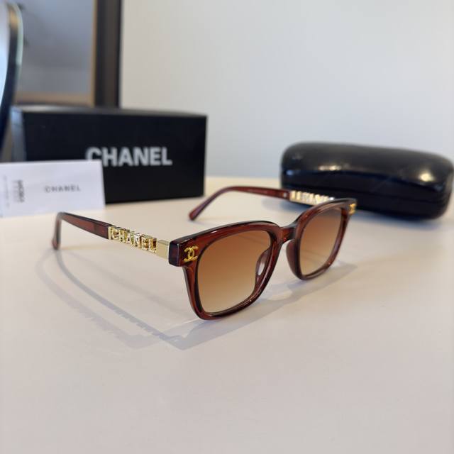 Chanel New Style, Popular with Celebrities, Large Frame Sunglasses, Polaroid Ult