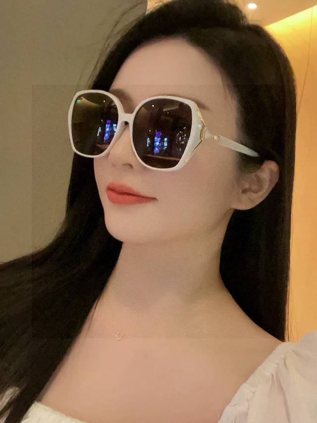 Chanel 2025 New Trendy Square Frame Sunglasses, Comfortable to Wear, Popular Sty