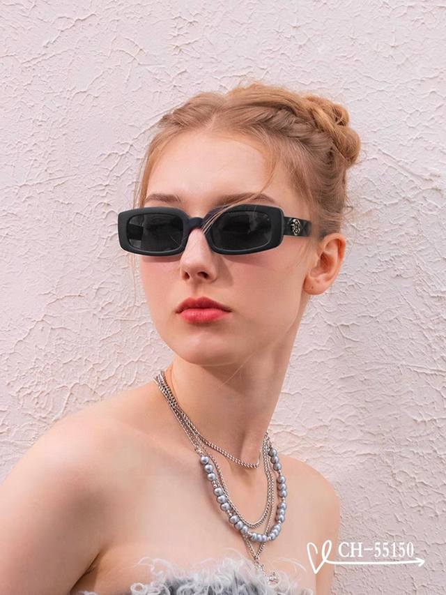 Chanel (France) - Polaroid resin high-definition lenses - Lightweight and comfor