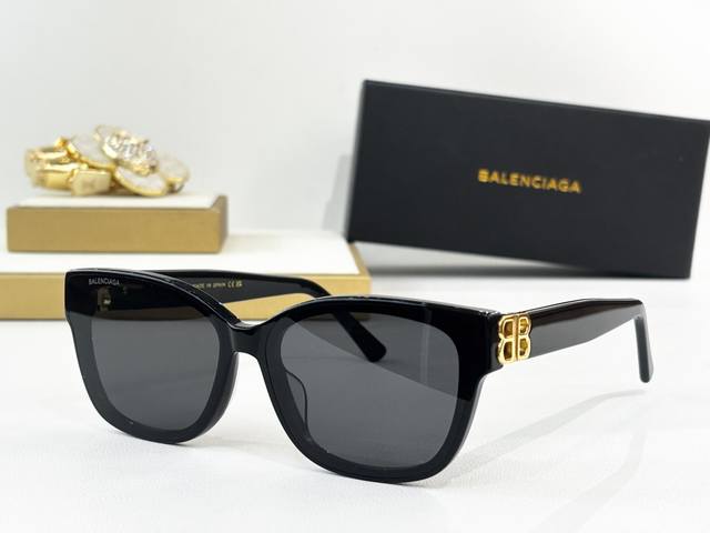 Balenciag* Model: Bb0102Sa Size: 55 ports 18-142 Ddd