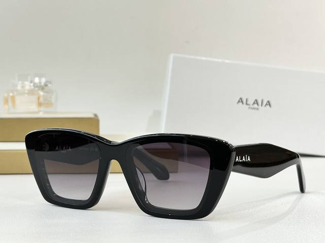 Alaia Mod: Aa0070S Size: 57-17-145 Ddd