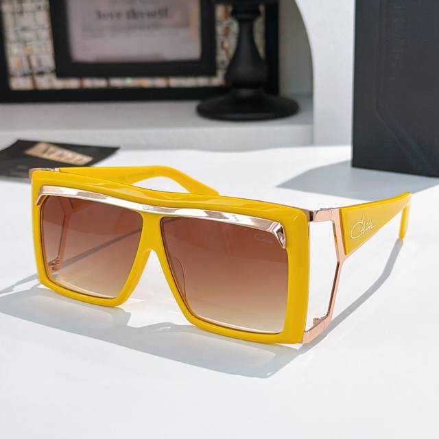 Caza* Model: Mod.300 Size: 61 ports 7-140 Ddd