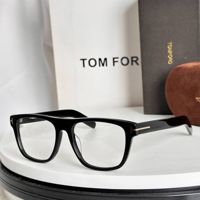 Tom For* Model: Ft5902Size: 54 ports 17-145 Ddd