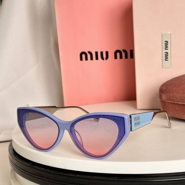 Miu Mi* Model: Mu1714Lvsize: 52 ports 19-145 Ddd