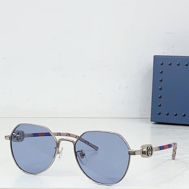 Gucc* Model: Gg2210S Size: 53 ports 19-145 Ddd