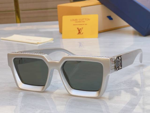 Louis Vuitto* New sunglasses, Model: M96006Wn, Size: 56