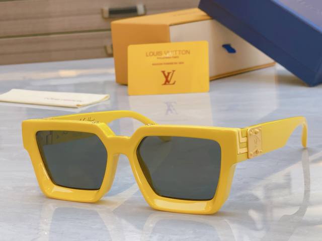 Louis Vuitto* New sunglasses, Model: M96006Wn, Size: 56