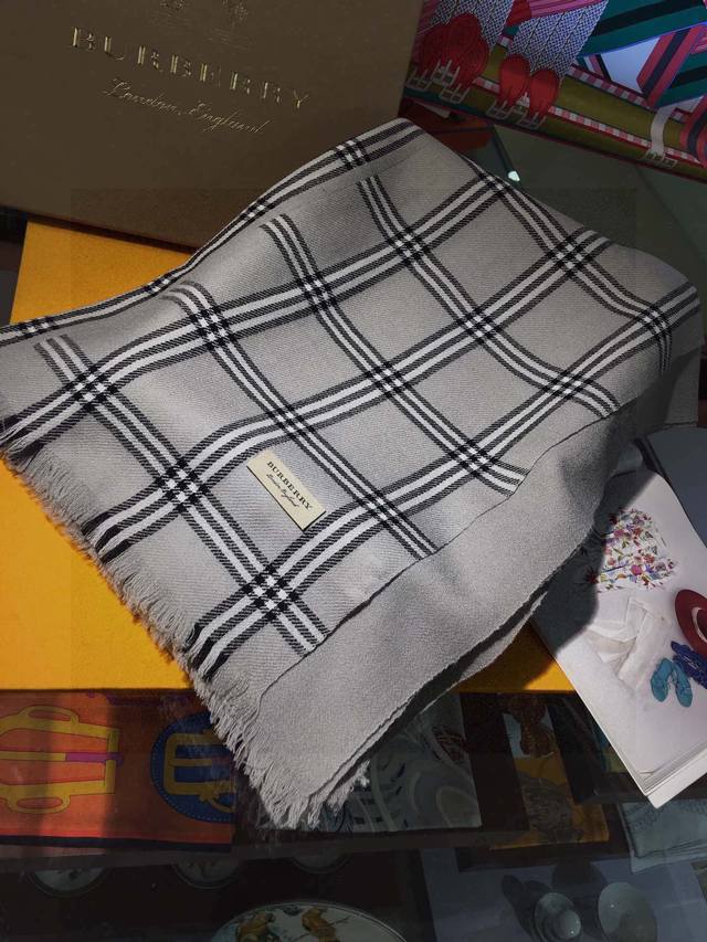 This is a rare, heavyweight double-layered, one-piece velvet scarf featuring the