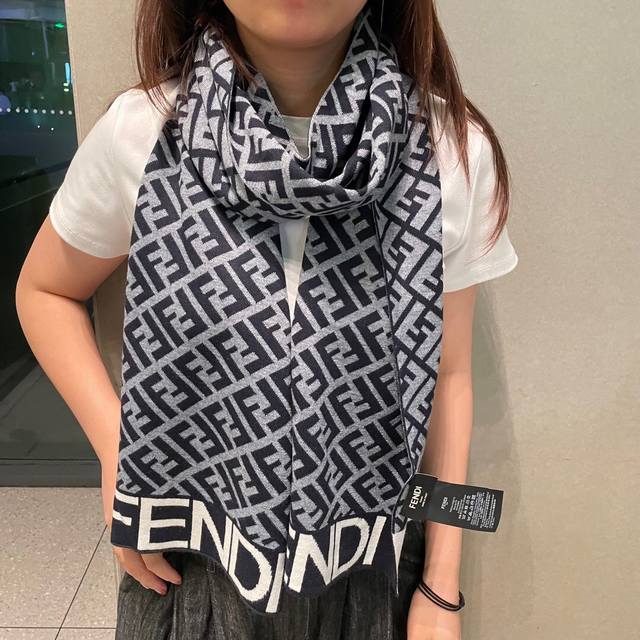 Classic Ff letter element scarf, a newly arrived item from the boutique. Fendi i
