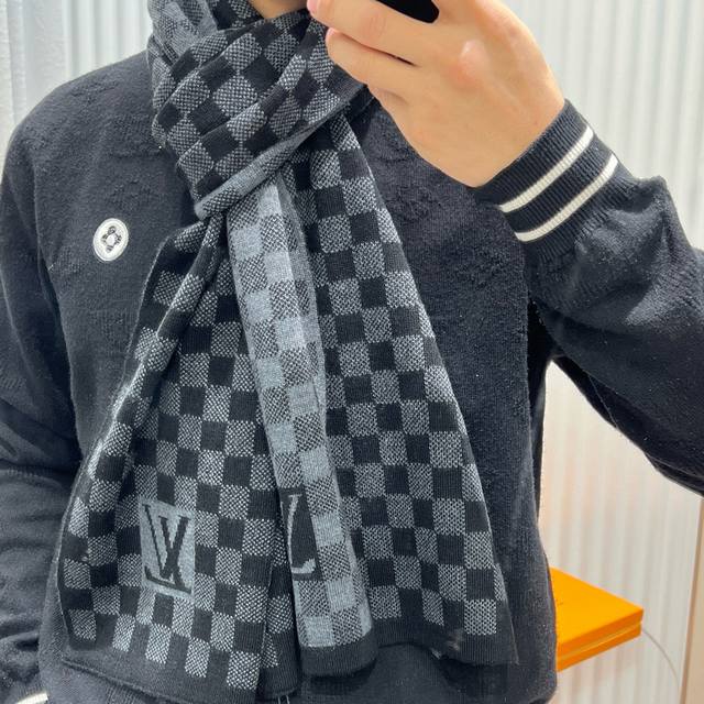 A major release! Exquisite checkerboard scarf, the hottest item this year, is be