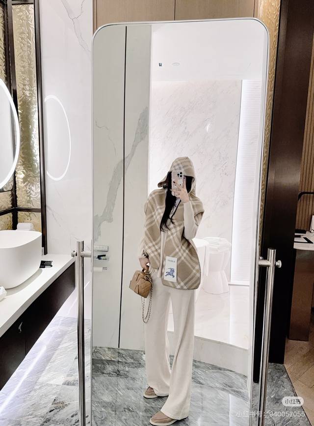 High-quality, fast-selling scarf, a dark horse in winter fashion, the same style