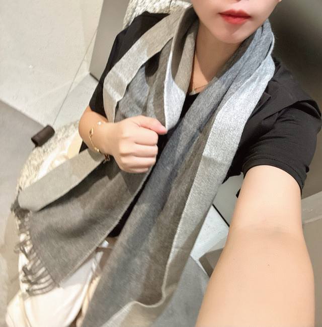 Loewe. Unisex scarf, highly recommended for personal use, a rare high-end men's