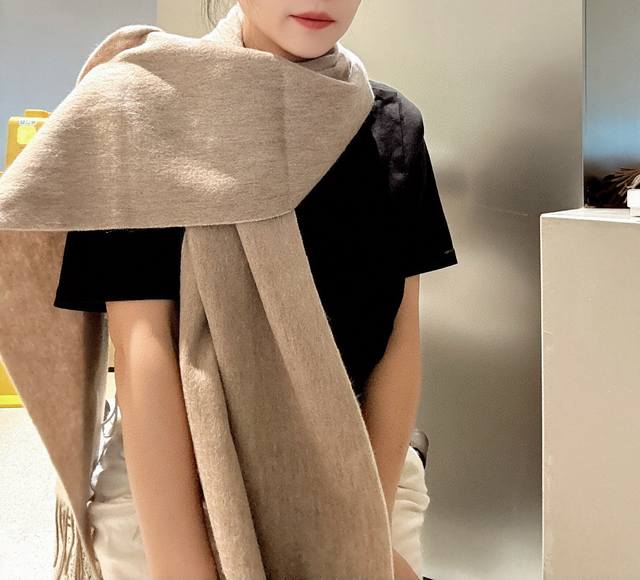 Loewe. Unisex scarf, highly recommended for personal use, a rare high-end men's