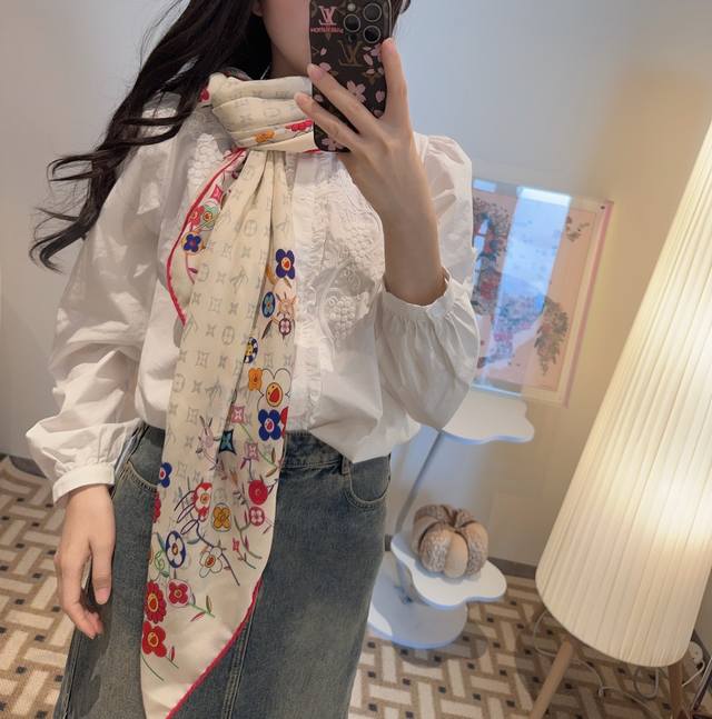 Double-sided, same color, original single-piece Lv140Cm velvet square scarf. Thi
