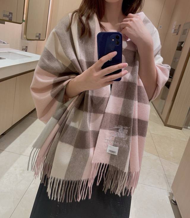 Burberry classic plaid, a timeless design. This BBR equestrian embroidered class