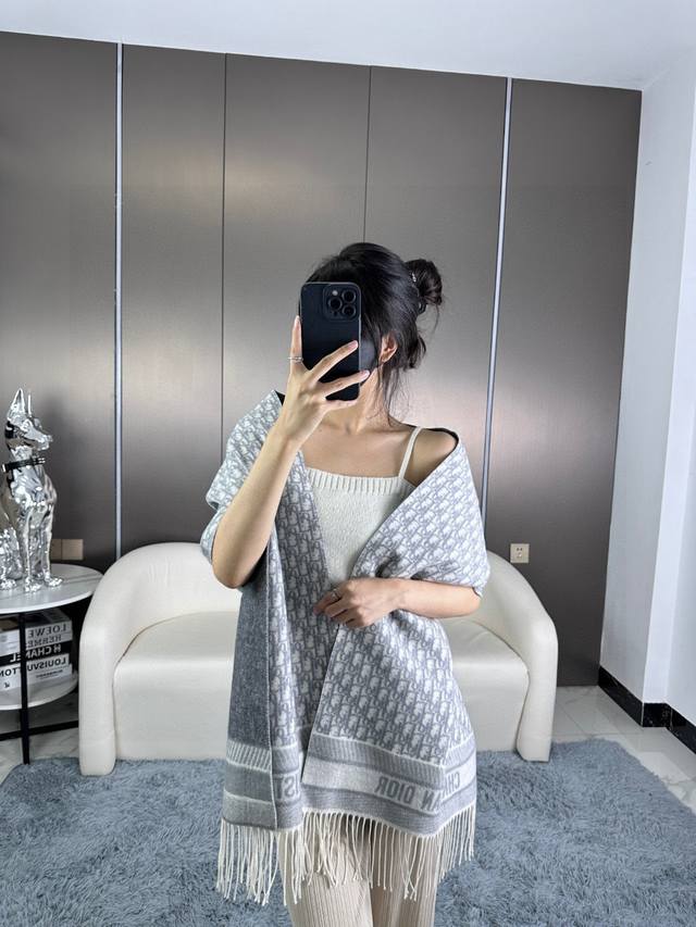 This latest Dior Oblique print scarf reinterprets the classic Dior logo with a m