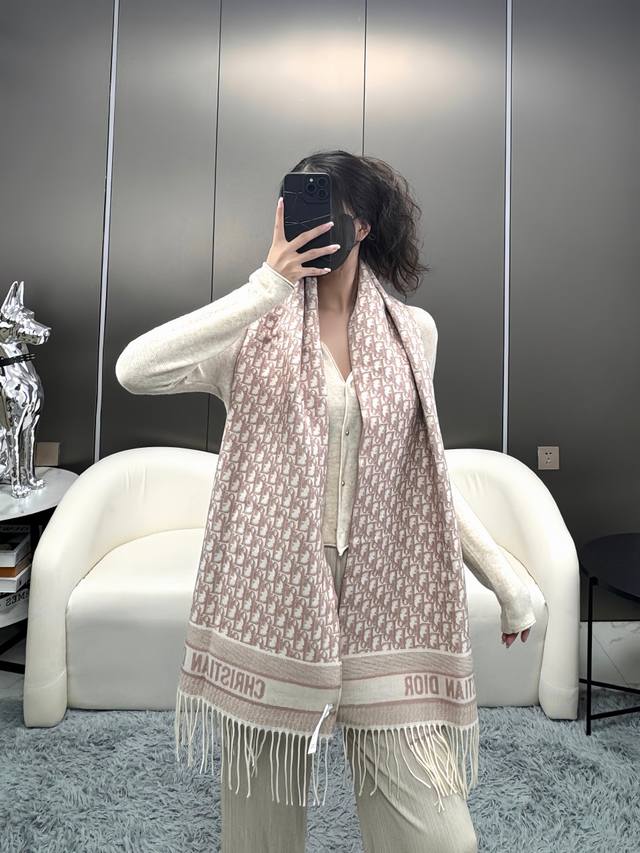 This latest Dior Oblique print scarf reinterprets the classic Dior logo with a m