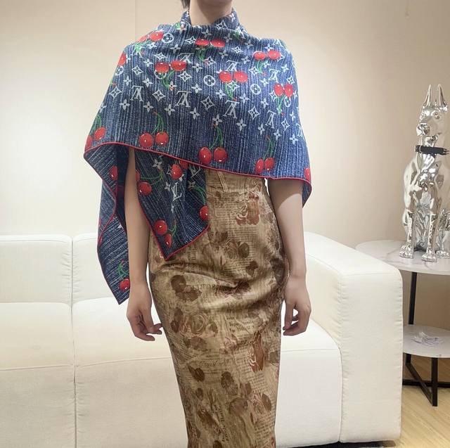 Louis Vuitton x Tm Monogram Cerise 140 Silk and Wool Handkerchief. This Louis Vu