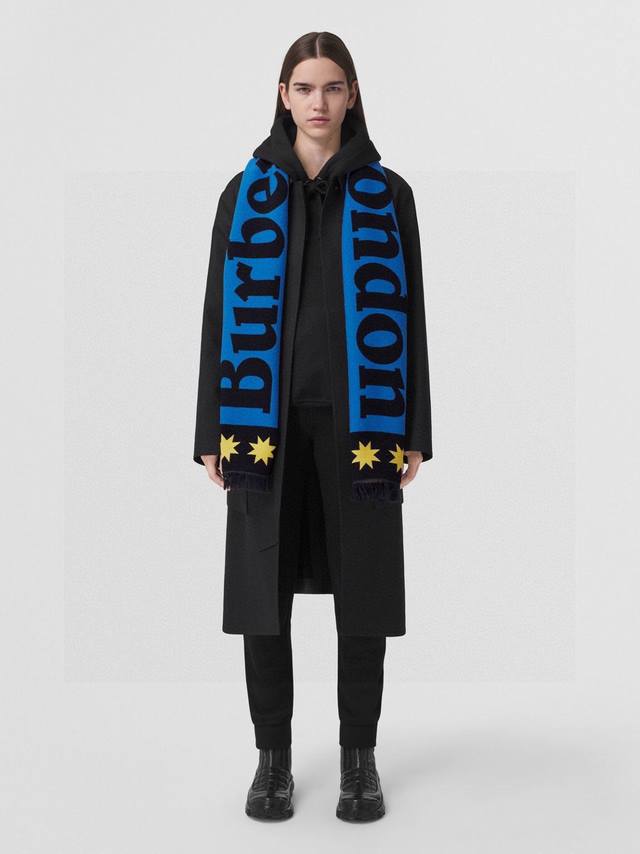 A sales associate's real-life photos reveal why this product debuted at its peak