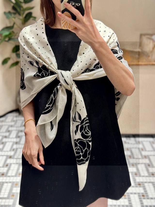 New Arrival: Camellia Series Black Item Collection. Size: 140*140cm. A double-si