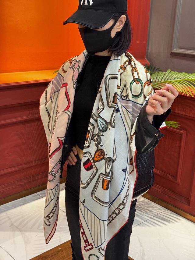 2025 Early Autumn New Arrival: Double-sided Tonal Velvet Square Scarf, Hand-roll