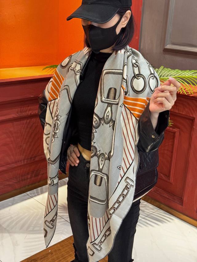 2025 Early Autumn New Arrival Double-Sided Tonal Velvet Square Scarf, Hand-Rolle