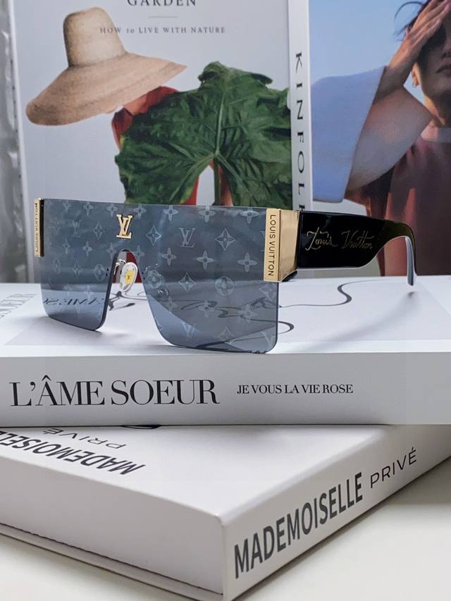 Louis Vuitton New Model Style Metal Square Oversized Frame Sunglasses, Unisex Fa