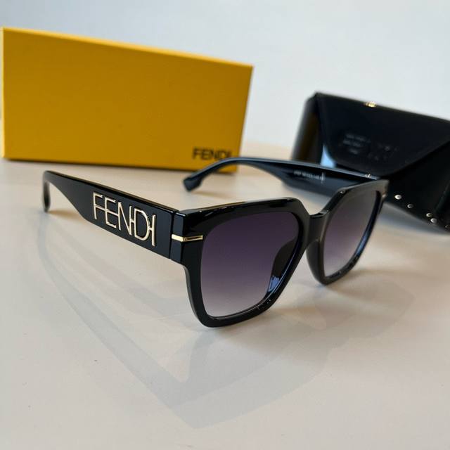 Fd Fendi sunglasses are always a safe bet, I love them! Sunglasses trendsetter n