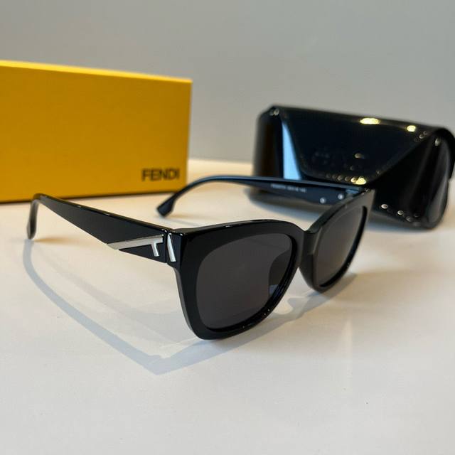 Fd Fendi sunglasses are always a safe bet, I love them! Sunglasses trendsetter n