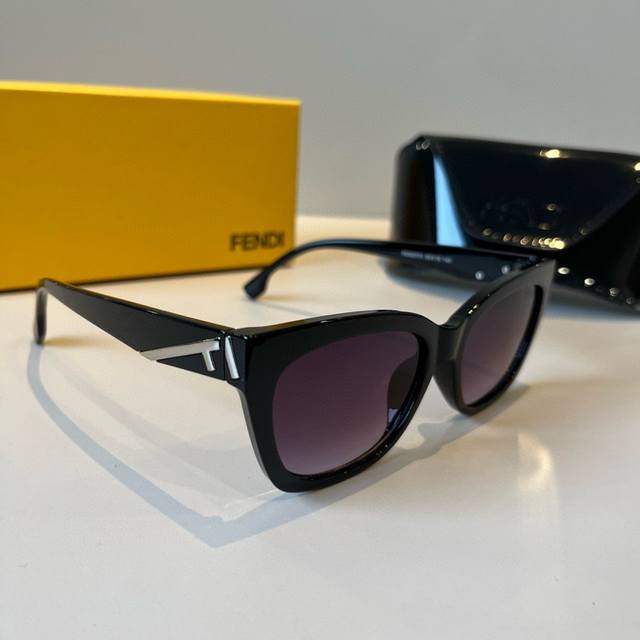 Fd Fendi sunglasses are always a safe bet, I love them! Sunglasses trendsetter n