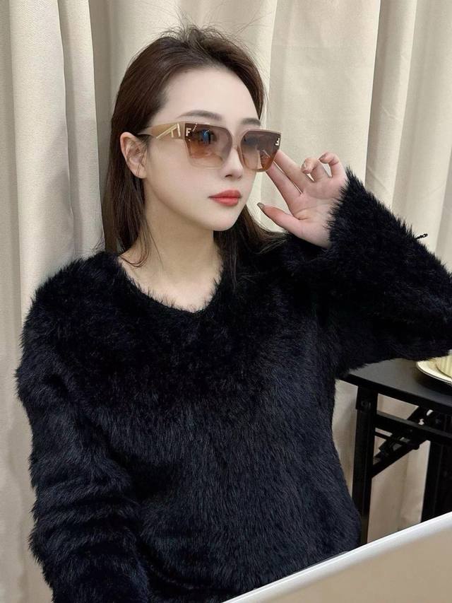 Fd Fendi sunglasses are always a safe bet, I love them! Sunglasses trendsetter n