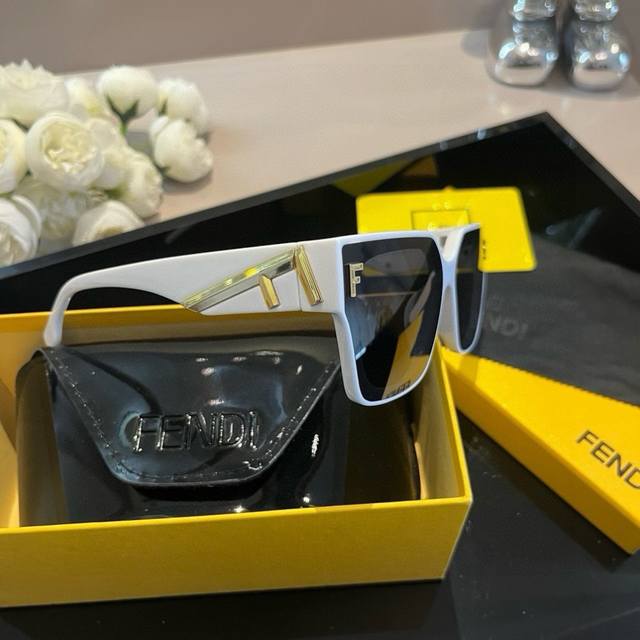 Fd Fendi sunglasses are always a safe bet, I love them! Sunglasses trendsetter n