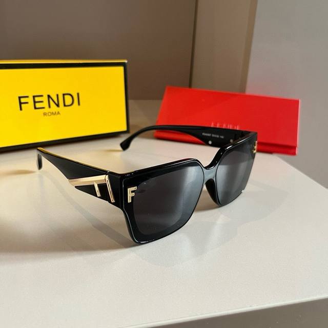 Fd Fendi sunglasses are always a safe bet, I love them! Sunglasses trendsetter n