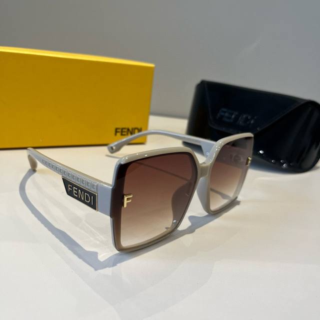 Fd Fendi sunglasses are always a safe bet, I love them! Sunglasses trend king ne