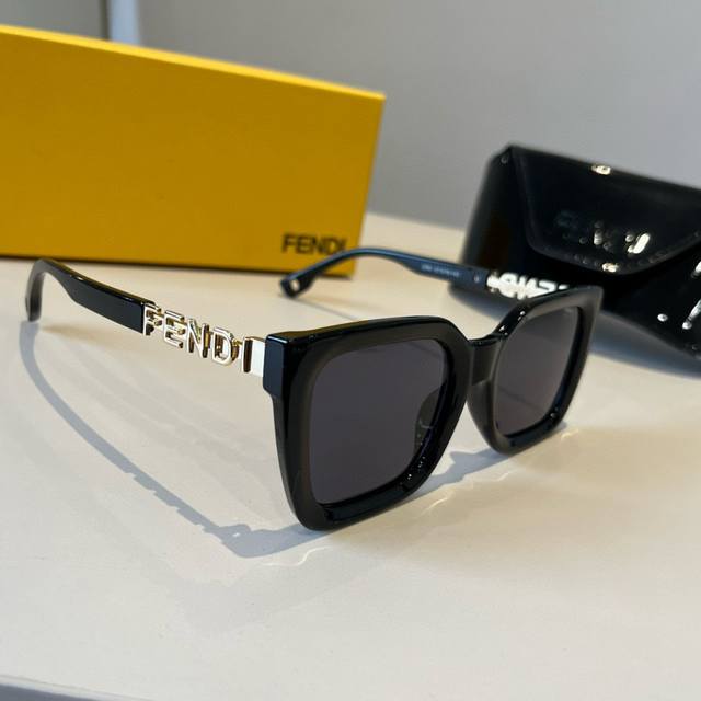 Fd Fendi sunglasses are always a safe bet, I love them! Sunglasses trendsetter n