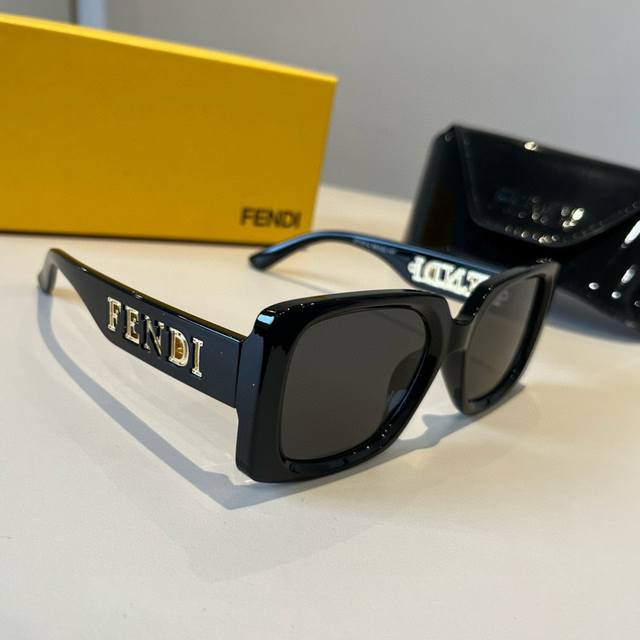 Fd Fendi sunglasses are always a safe bet, I love them! Sunglasses trendsetter n