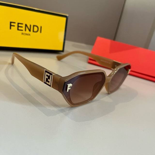 Fd Fendi sunglasses are always a safe bet, I love them! Sunglasses trendsetter n