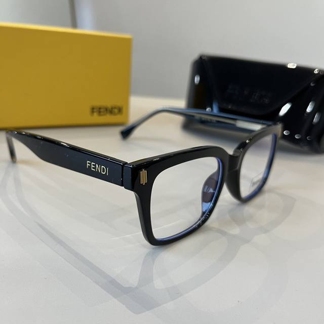 Optical Mirror, Makeup-Free Magic - Fendi Official Early Spring New Arrival, Pol