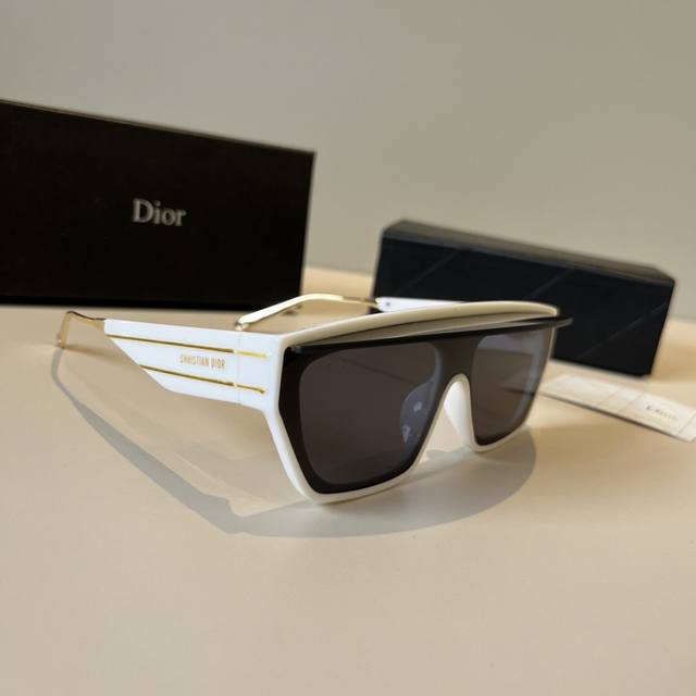 Christian Dior Dior Ddd's new outdoor sports sunglasses released this year. Thes