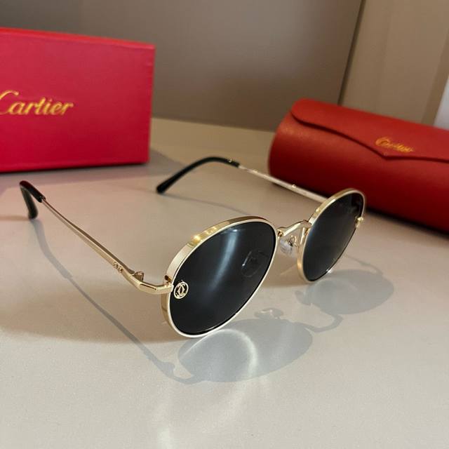 Cartie* Exquisite Cartie sunglasses, made of metal with a light electroplating p