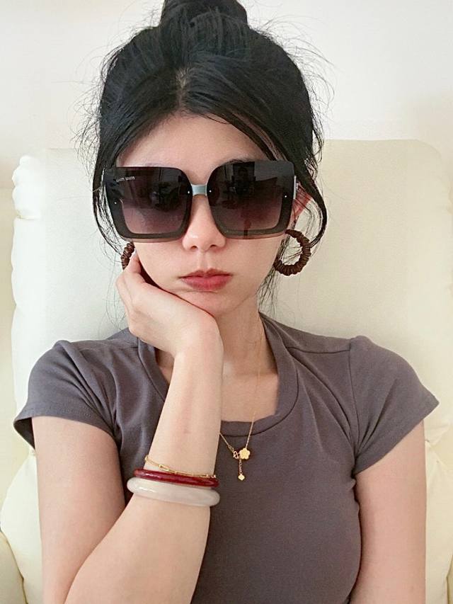 Miu Miu Tr Polarized Sunglasses 2025 Spring New Trendy Hot Selling Fashion Squar