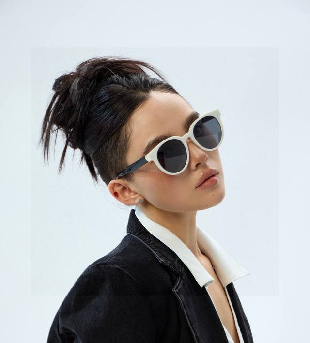 New Fashionable and Versatile Style, Makes Your Face Look Smaller, Comfortable t