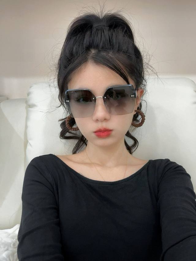 Gucci 2025 Spring New Trendy Square Frame Sunglasses, High Quality, Comfortable