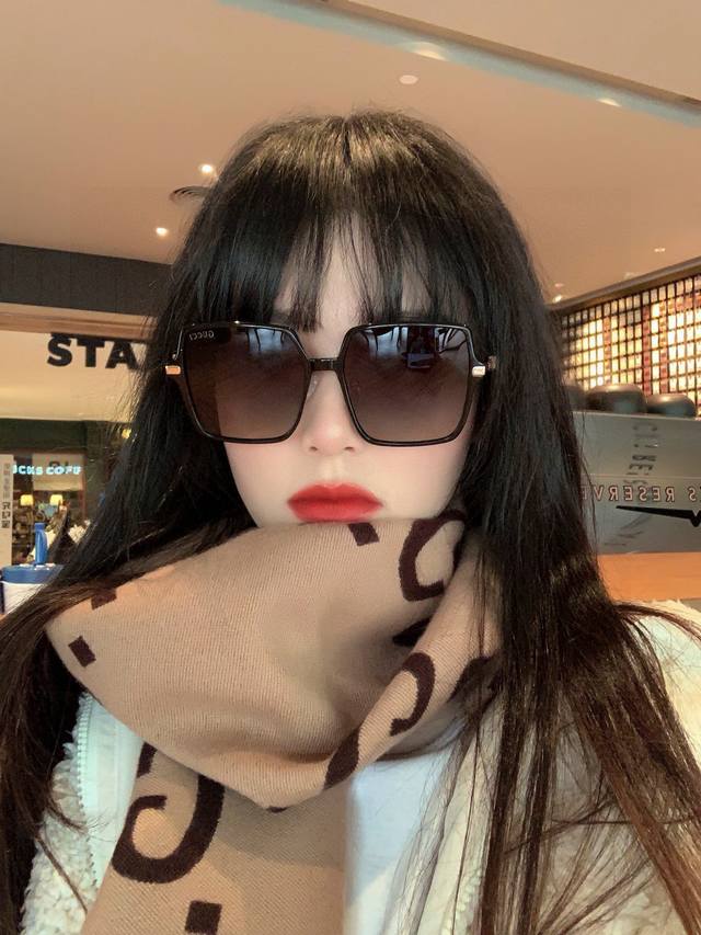 Gucci 2025 New Sunglasses: Exquisite and elegant design with diamond embellishme