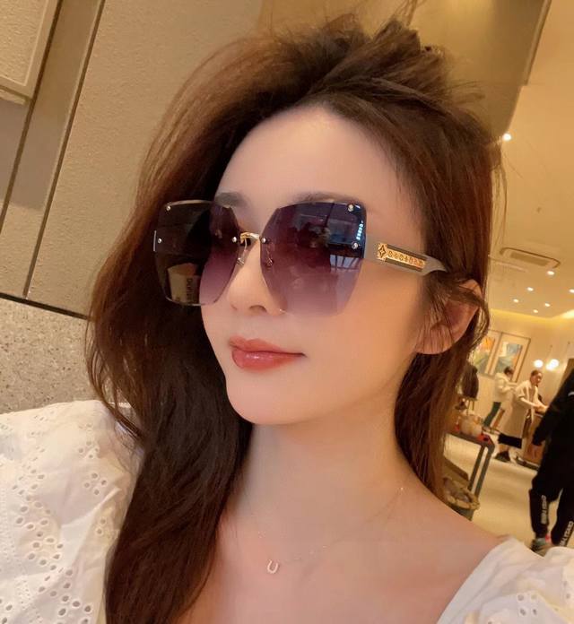 Tr Polarized Series LV Large Frame Sunglasses. Classic square frame design, flat