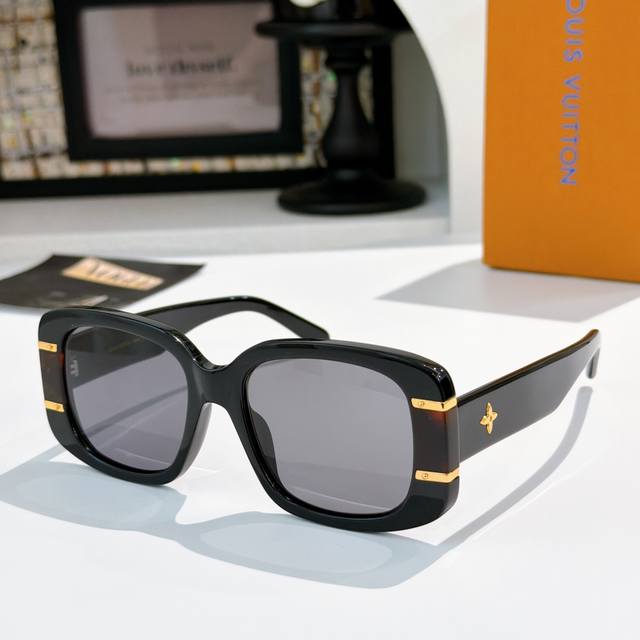 Louis Vuitto* Model: Z2968E Size: 56 ports 19-140 Ddd