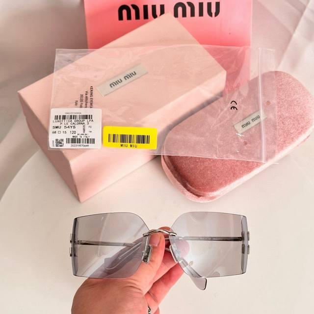 All colors have arrived! New Miu Miu colors for girls are here! Sunglasses you w