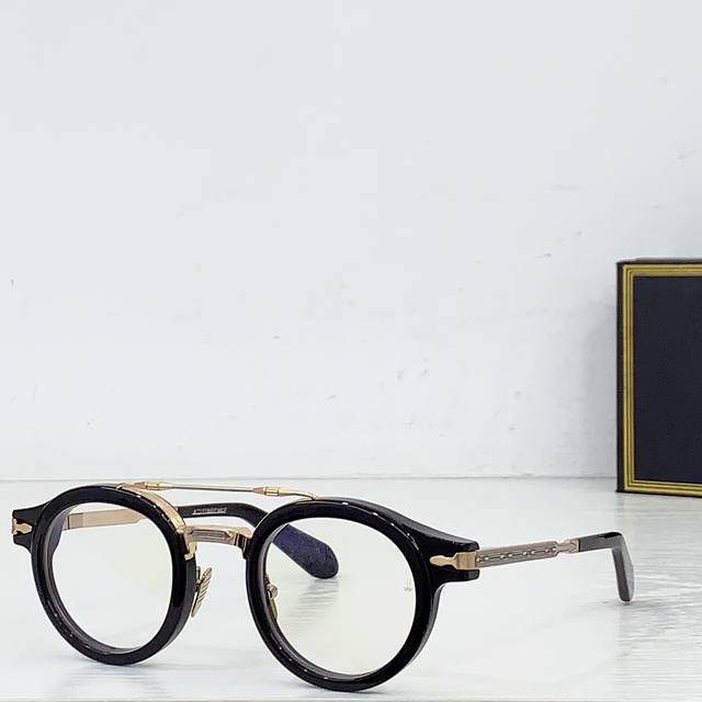 Jacques Marie Mag Model: Delta size: 45cm x 25cm (box included)