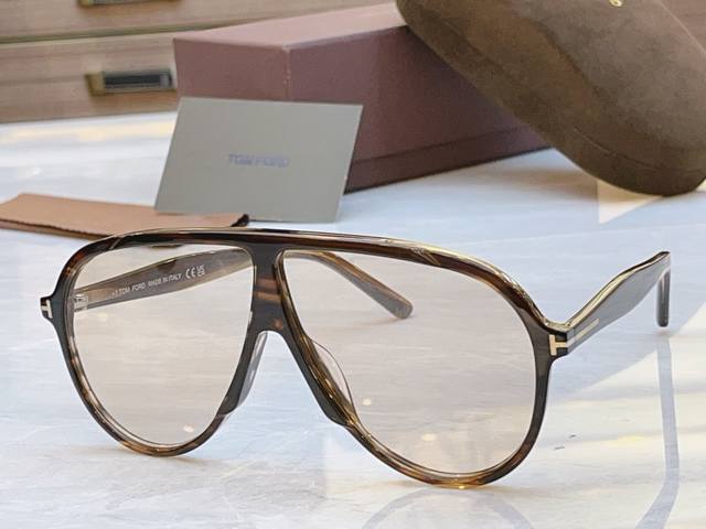 Tom Ford New Sunglasses, Model: FT1211, Size: 65cm x 5-140mm.