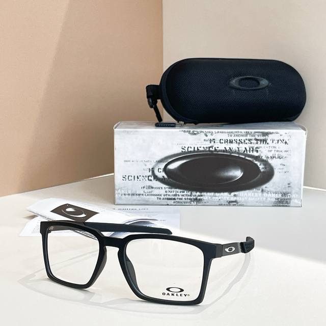 Oakle*Model:Ox8055Size:54 ports 17-136 Ddd